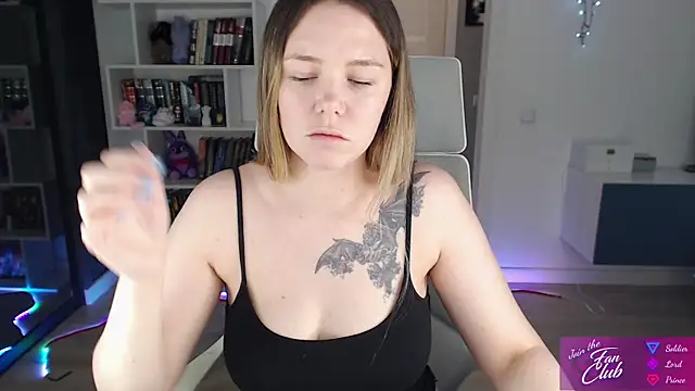 Emma Bryan online show from May 12, 7:31 pm