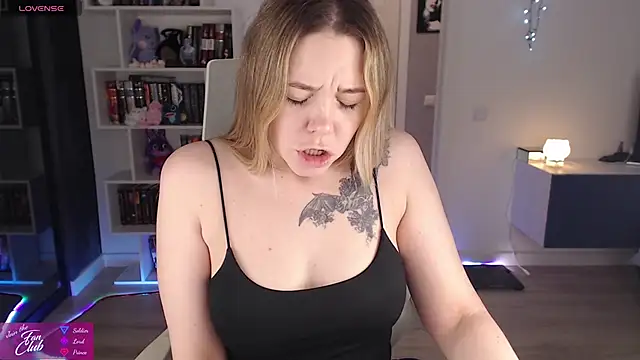 Emma Bryan online show from December 14, 8:36 pm