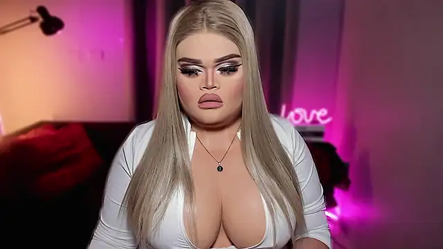 KarolinaThompson online show from April 8, 6:37 am