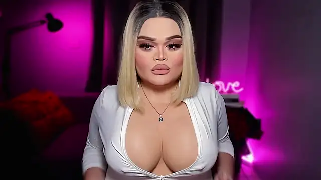 KarolinaThompson online show from February 18, 5:38 am