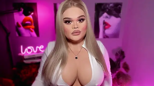 Snapshot of KarolinaThompson chatting on November 2, 7:24 am KarolinaThompson online show from November 2, 7:24 am