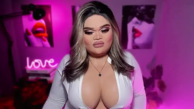 Snapshot of KarolinaThompson chatting on December 16, 7:01 am KarolinaThompson online show from December 16, 7:01 am