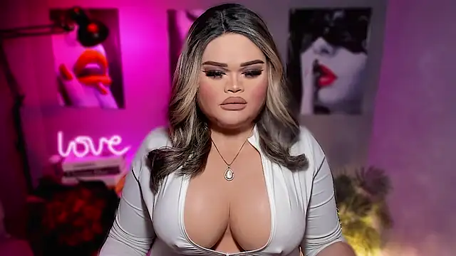 Snapshot of KarolinaThompson chatting on October 25, 4:00 am KarolinaThompson online show from October 25, 4:00 am