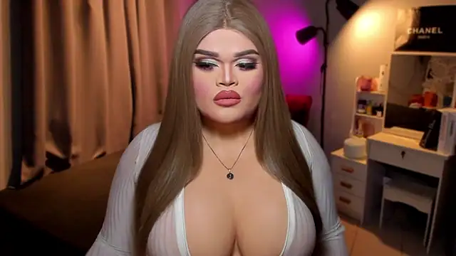KarolinaThompson online show from December 7, 7:05 pm