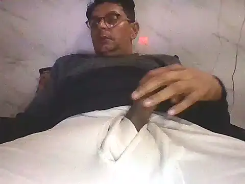 Snapshot of Kumarjay330 chatting on February 6, 6:04 pm Kumarjay330 online show from February 6, 6:04 pm