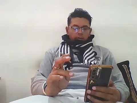 Snapshot of Kumarjay330 chatting on December 17, 2:11 pm Kumarjay330 online show from December 17, 2:11 pm