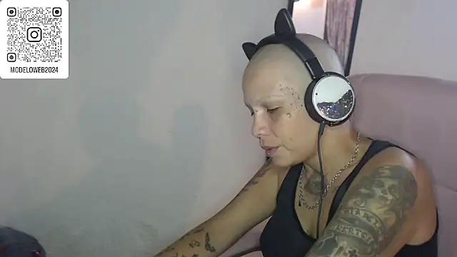 moon cat85 online show from March 8, 10:24 pm