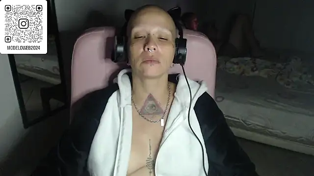 moon cat85 online show from March 8, 6:43 am