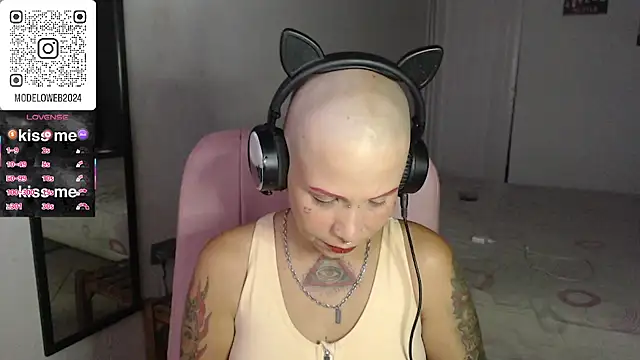 moon cat85 online show from March 6, 10:04 pm