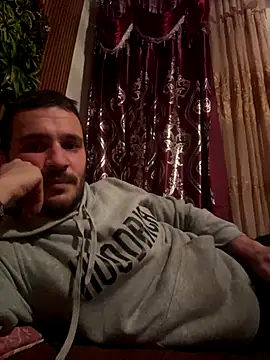 AlexandruUK online show from December 4, 4:28 pm