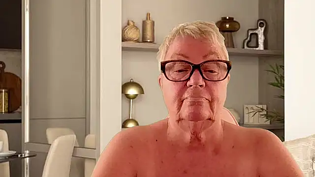 GrannyChrissy68 online show from April 9, 2:12 pm