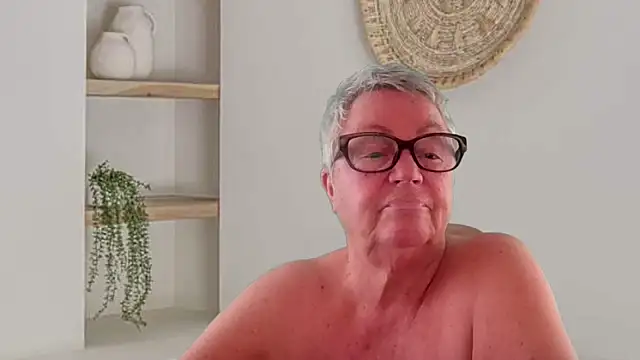 Snapshot of GrannyChrissy68 chatting on June 2, 1:44 pm GrannyChrissy68 online show from June 2, 1:44 pm