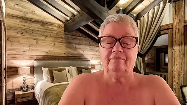 GrannyChrissy68 online show from March 18, 10:32 pm