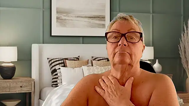 GrannyChrissy68 online show from March 13, 6:02 pm