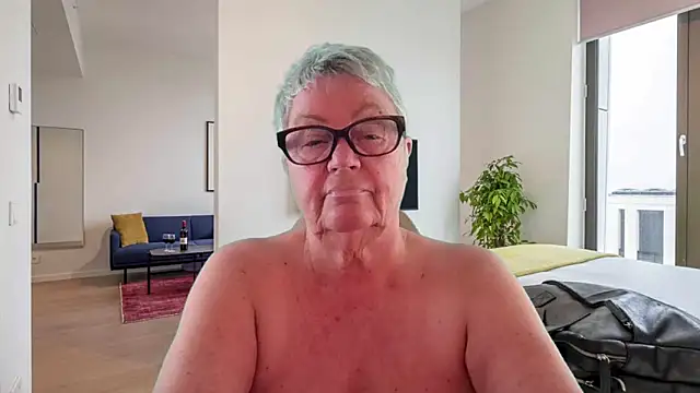 GrannyChrissy68 online show from April 21, 12:34 pm