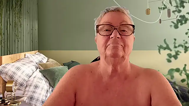 GrannyChrissy68 online show from March 14, 1:28 pm
