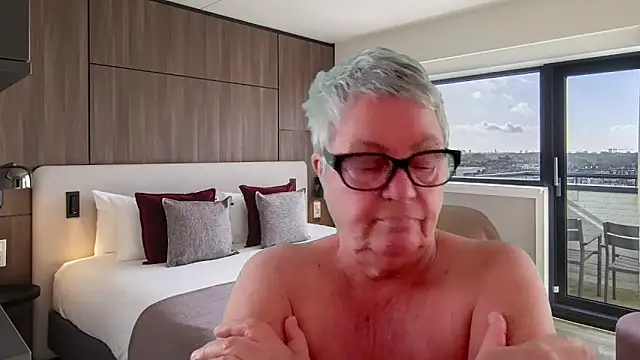 GrannyChrissy68 online show from June 1, 12:38 pm