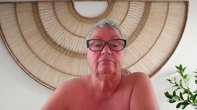 GrannyChrissy68 online show from May 13, 2:02 pm