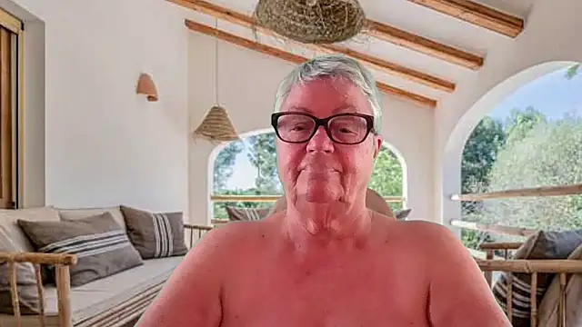 GrannyChrissy68 online show from April 26, 1:41 pm