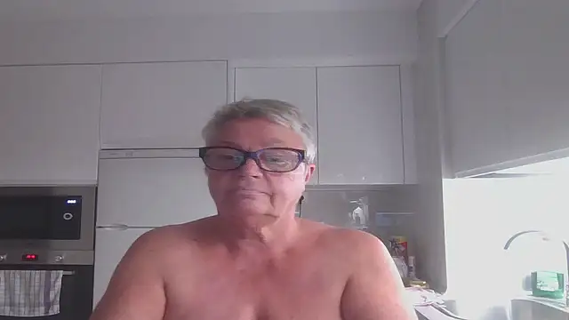GrannyChrissy68 online show from October 15, 9:45 pm