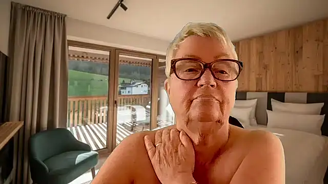 GrannyChrissy68 online show from March 12, 12:20 pm