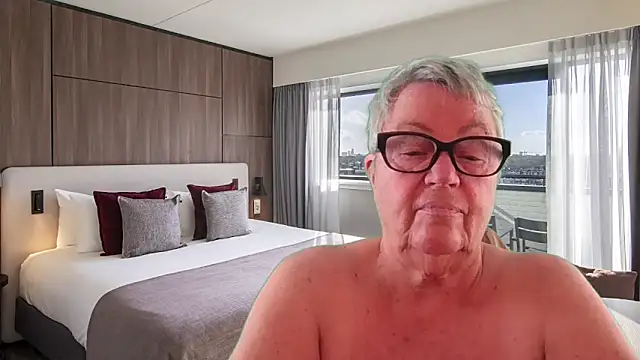GrannyChrissy68 online show from May 20, 1:19 pm