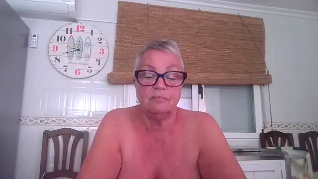 GrannyChrissy68 online show from October 29, 8:41 pm