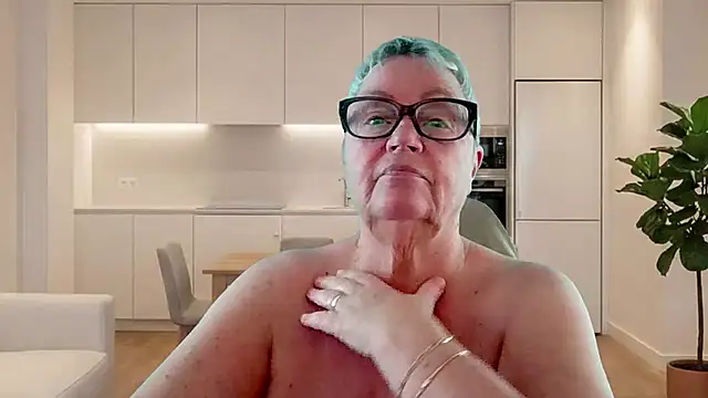 Snapshot of GrannyChrissy68 chatting on June 19, 7:09 pm GrannyChrissy68 online show from June 19, 7:09 pm