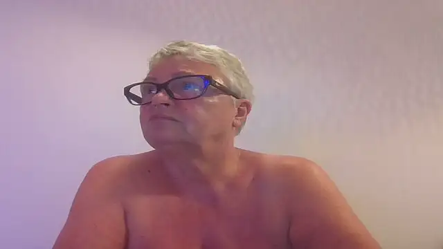 GrannyChrissy68 online show from October 8, 8:53 pm