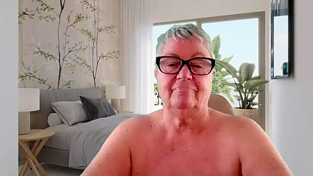 Snapshot of GrannyChrissy68 chatting on June 17, 12:26 pm GrannyChrissy68 online show from June 17, 12:26 pm