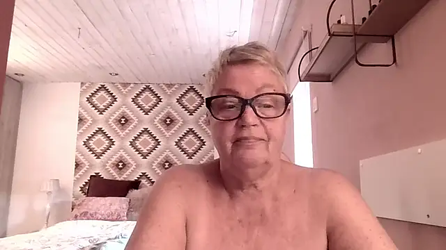 GrannyChrissy68 online show from February 28, 1:44 pm