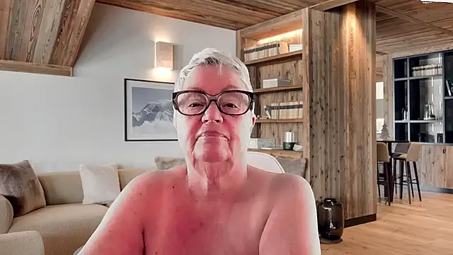 GrannyChrissy68 online show from February 14, 1:33 pm