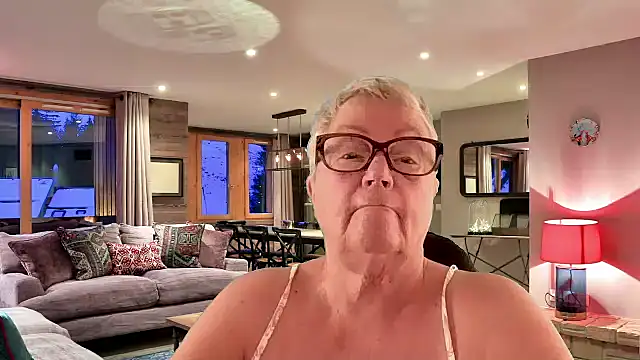 GrannyChrissy68 online show from March 15, 5:42 pm