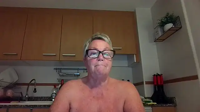 GrannyChrissy68 online show from September 28, 6:37 pm