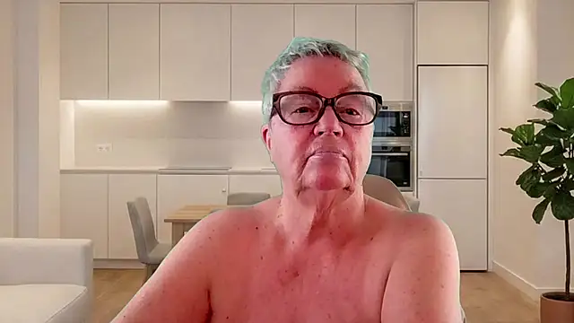 Snapshot of GrannyChrissy68 chatting on June 20, 12:21 pm GrannyChrissy68 online show from June 20, 12:21 pm