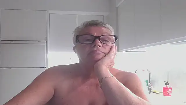 GrannyChrissy68 online show from October 14, 9:36 pm