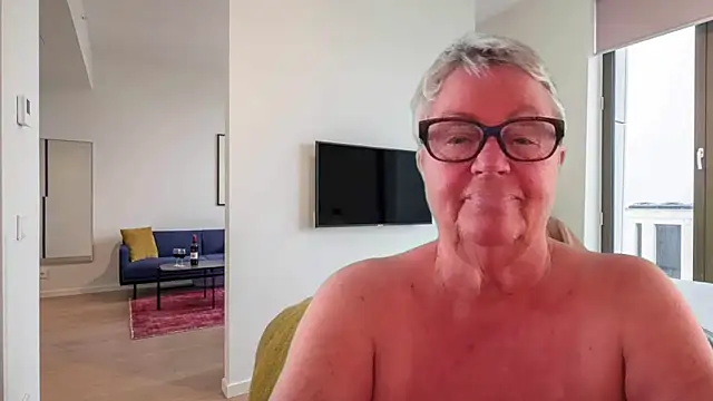 GrannyChrissy68 online show from May 4, 2:20 pm