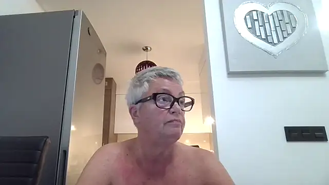 GrannyChrissy68 online show from October 1, 9:29 pm