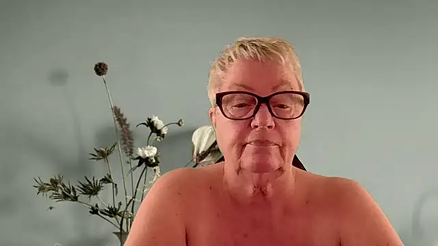 GrannyChrissy68 online show from March 19, 3:56 pm