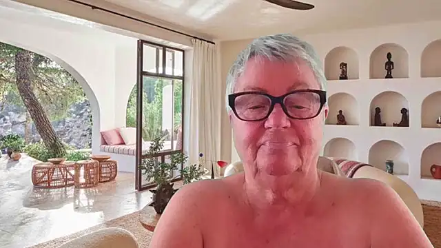 GrannyChrissy68 online show from May 5, 12:08 pm