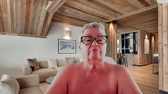 GrannyChrissy68 online show from February 17, 1:52 pm