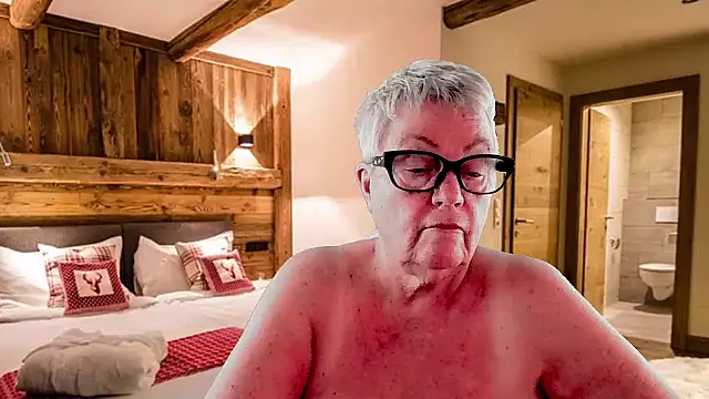 GrannyChrissy68 online show from February 22, 2:41 pm