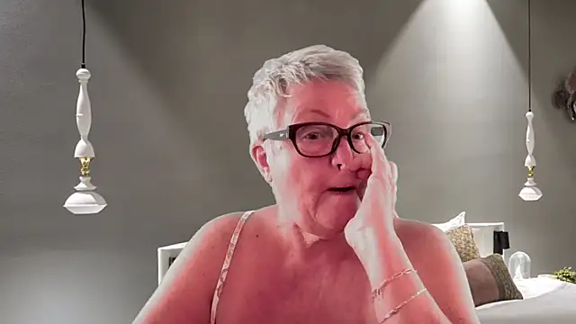 GrannyChrissy68 online show from February 8, 10:51 pm