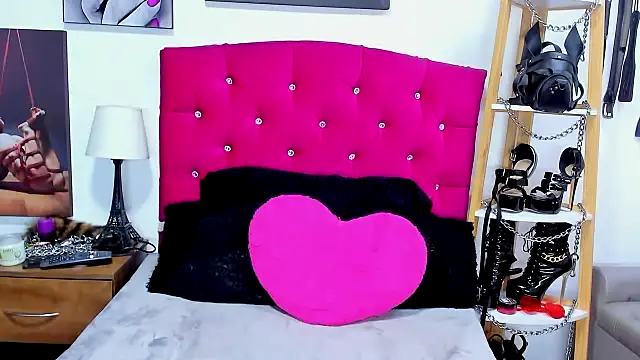 IsabellaMasoch online show from October 18, 10:56 pm