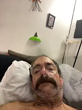 Snapshot of Trainee2Bpeed chatting on October 29, 10:36 am Trainee2Bpeed online show from October 29, 10:36 am