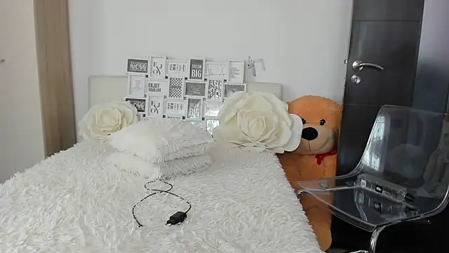 Snapshot of sweetemy4u chatting on May 8, 7:45 am sweetemy4u online show from May 8, 7:45 am