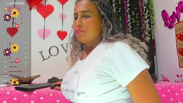 Snapshot of samantha__smile chatting on June 16, 8:42 pm samantha smile online show from June 16, 8:42 pm