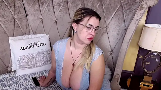 BustyGizelle online show from February 23, 9:37 pm