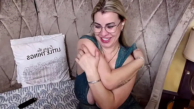 BustyGizelle online show from March 11, 5:34 am