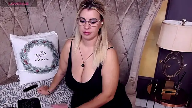 BustyGizelle online show from November 15, 6:39 am